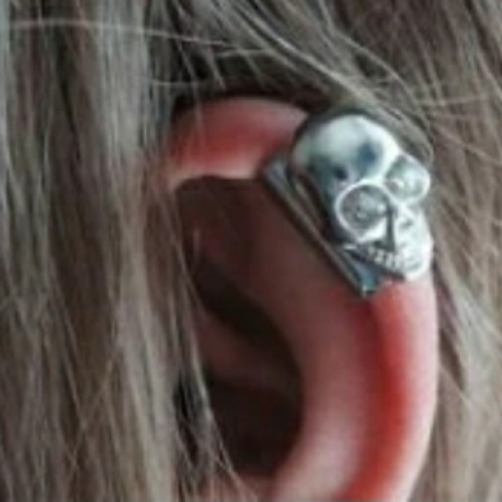 Skull Ear Cuff- siver
